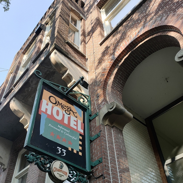 Hotel Omega overgedragen in Amsterdam Zuid