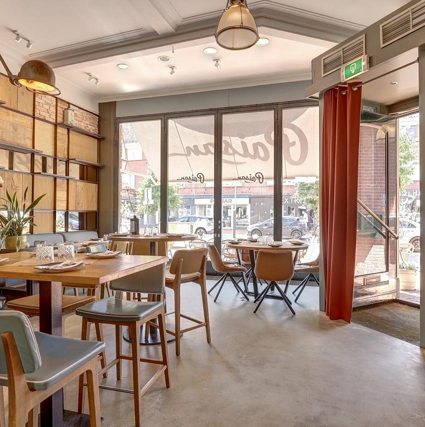 Restaurant aan drukke straat Hilversum