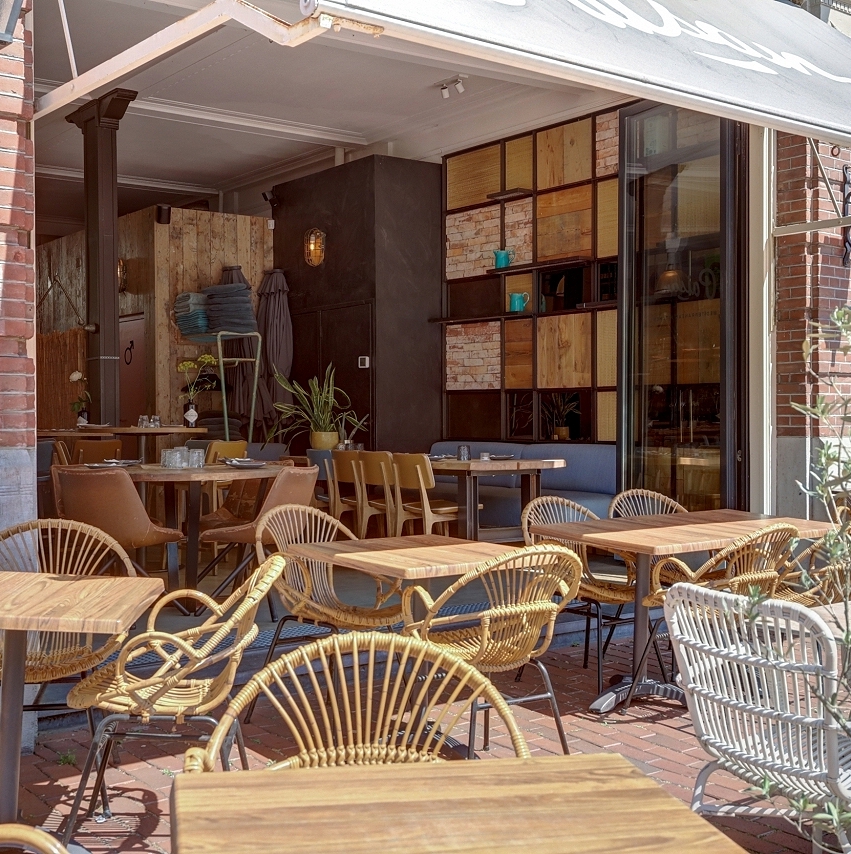 Restaurant aan drukke straat Hilversum