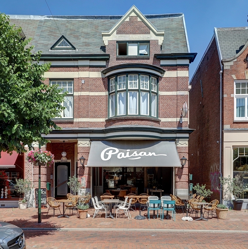 Restaurant aan drukke straat Hilversum