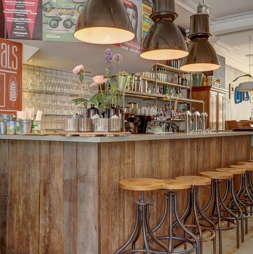 Restaurant aan drukke straat Hilversum