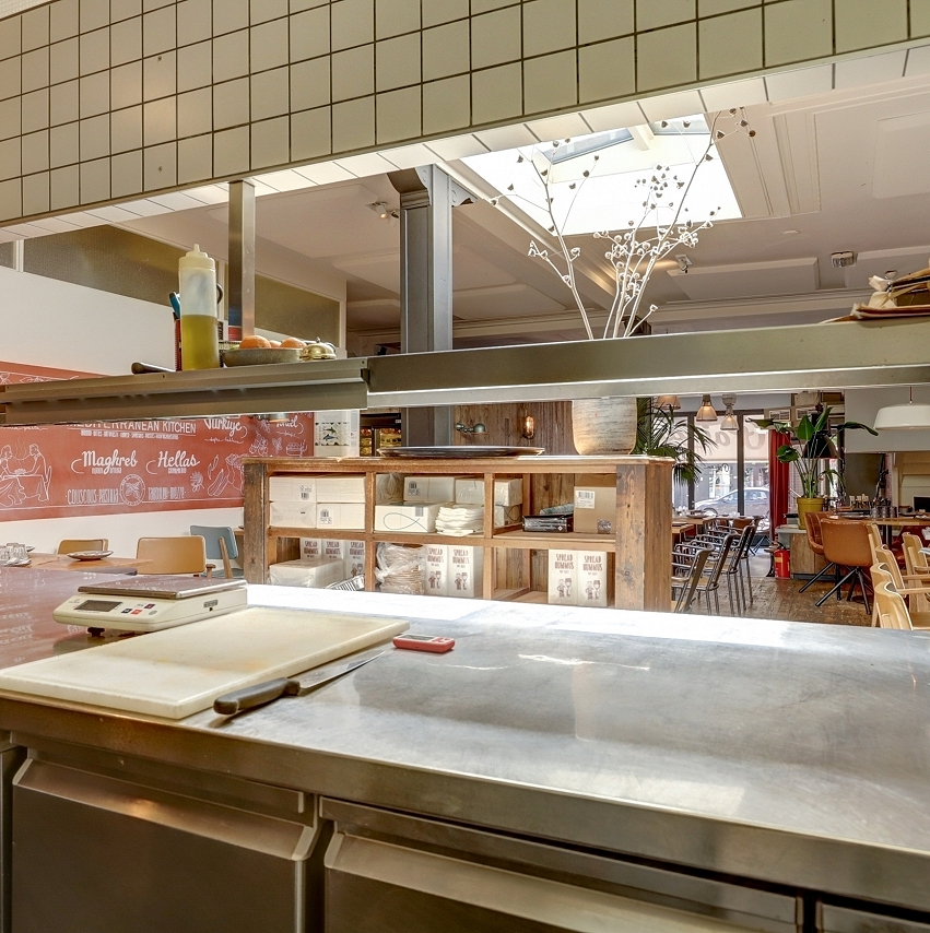 Restaurant aan drukke straat Hilversum