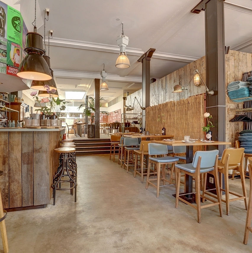 Restaurant aan drukke straat Hilversum