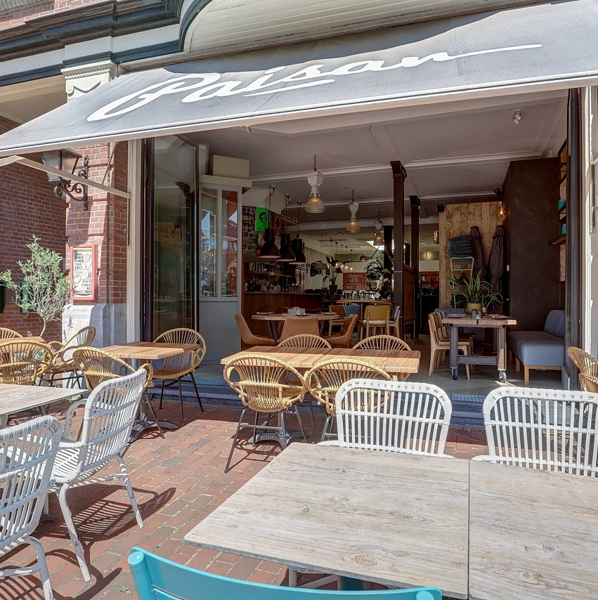 Restaurant aan drukke straat Hilversum