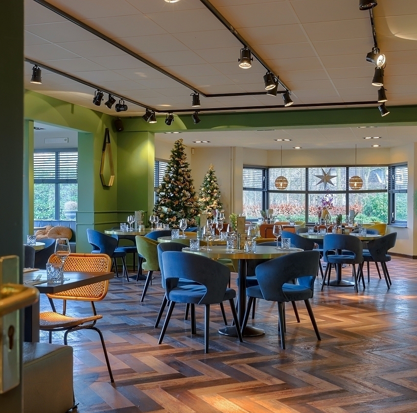 Restaurant aan hei met groot terras