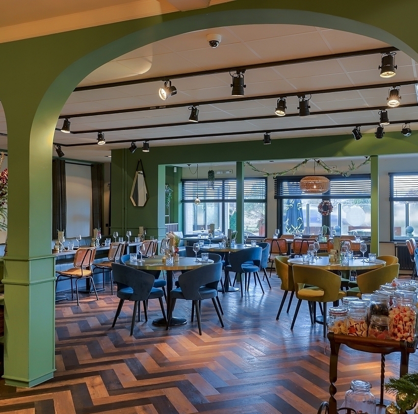 Restaurant aan hei met groot terras