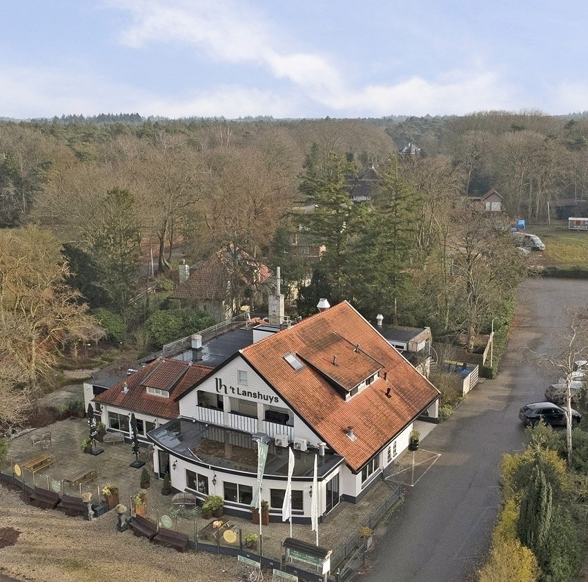 Restaurant aan hei met groot terras