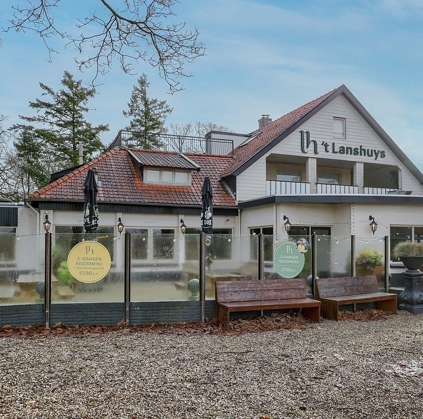 Restaurant aan hei met groot terras