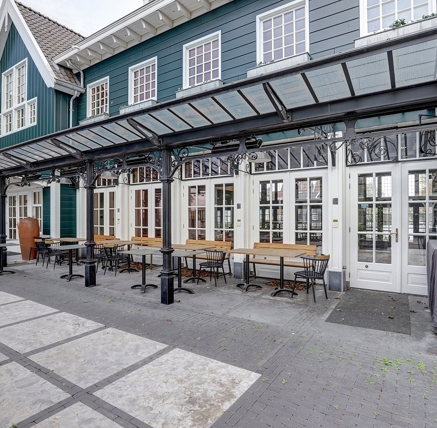 Ruim Restaurant aan havenkom